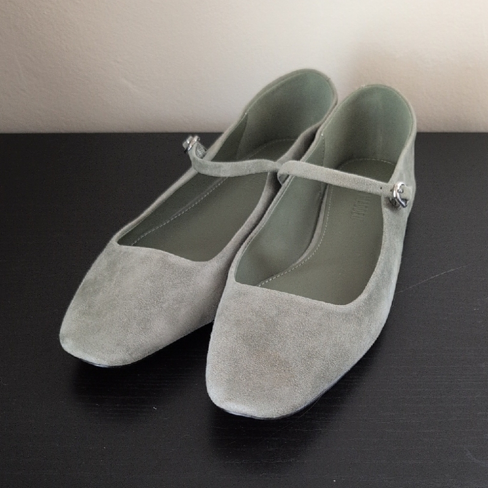 Elegant Gray Women's Mary Jane Flats